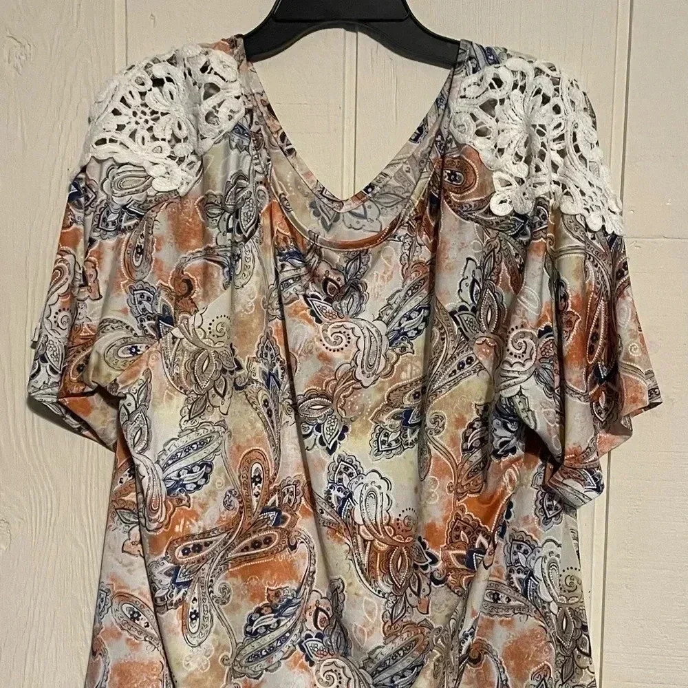 Stem and Vine 2X Paisley crochet lace short sleeve blouse